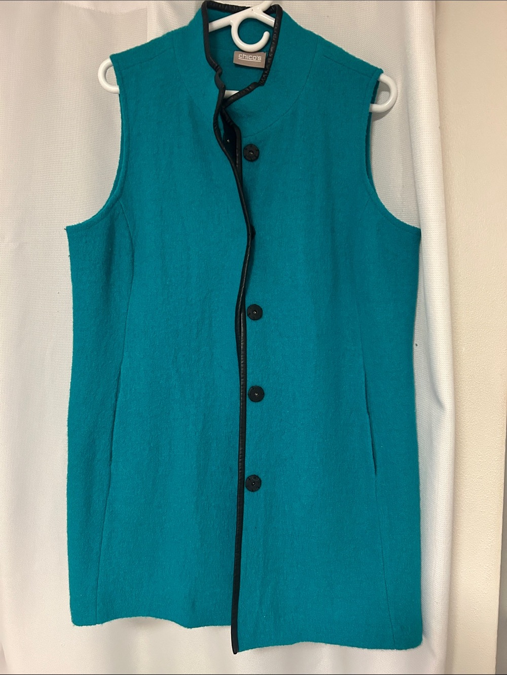 Chico's Teal Sleeveless Button-Front Shell with Black Trim